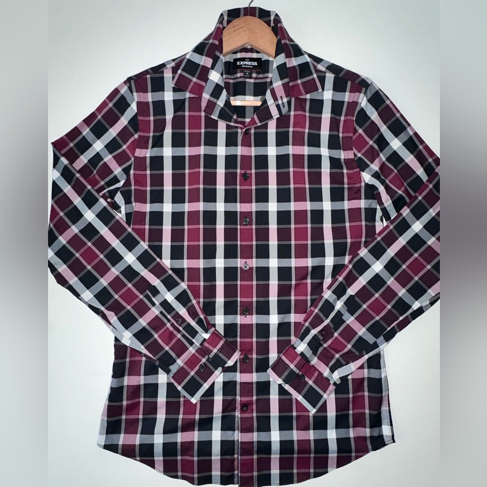 (4) Men’s Express Performance Button Up - Picture 14 of 16